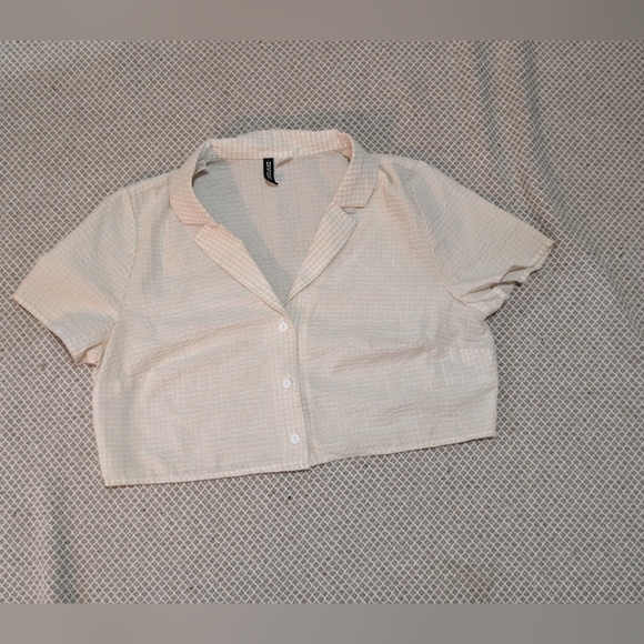 H&M Divided Cream Textured Button-Down Shirt - Picture 7 of 12